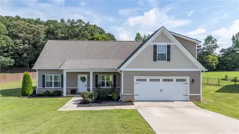 272 Burnt Hickory Ln SE, Calhoun, GA 30701