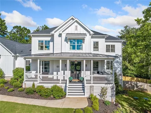 200 Whispering Pines Dr, Woodstock, GA 30188