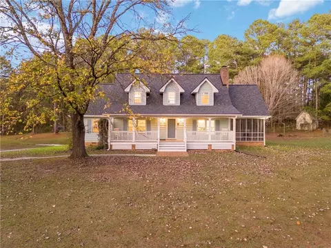 935 Old Loganville Rd, Loganville, GA 30052