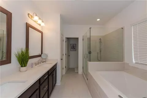 Bath - 3195 Bartee Walk, Suwanee, GA 30024 photo 3 of 6