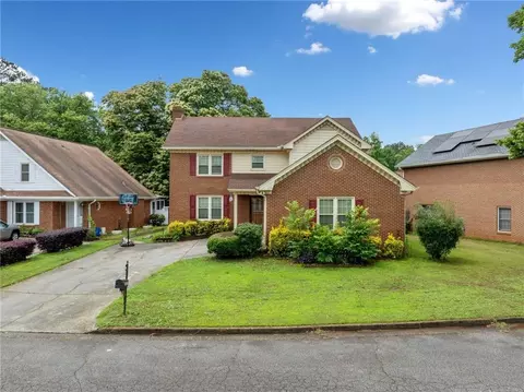 1237 Hunters Dr, Stone Mountain, GA 30083