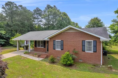 205 Rainey Brooke Dr, Winder, GA 30680