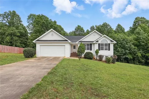 199 Rocky Shoals Trl, Mount Airy, GA 30563