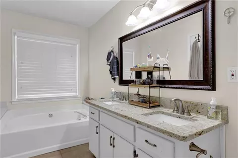 Bath - 4180 Gables Pl, Buford, GA 30519 photo 2 of 4