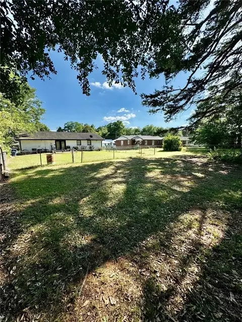 Exterior - 312 E Broad St, Winder, GA 30680 photo 3 of 6