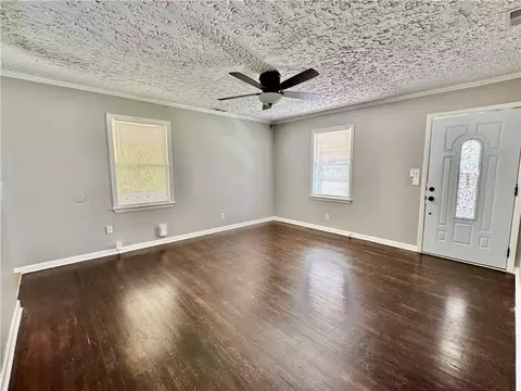 Living - 312 E Broad St, Winder, GA 30680 photo 2 of 3
