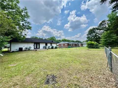Exterior - 312 E Broad St, Winder, GA 30680 photo 5 of 6