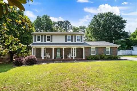 385 Stonebridge Trl, Roswell, GA 30075