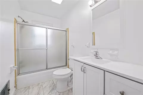 Bath - 237 Brookside St, Cornelia, GA 30531 photo 1 of 1