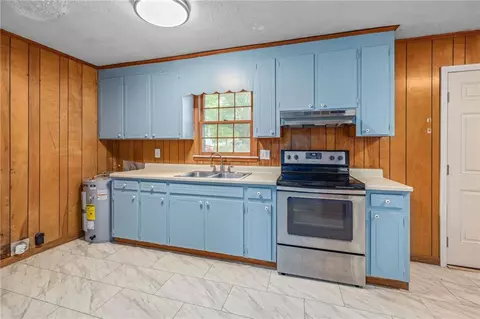 Kitchen - 237 Brookside St, Cornelia, GA 30531 photo 2 of 2