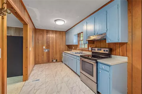 Kitchen - 237 Brookside St, Cornelia, GA 30531 photo 1 of 2