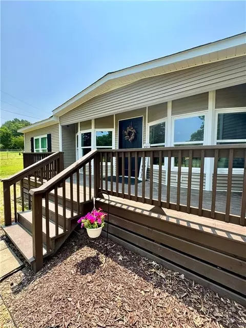 445 Lovebridge Dr SE, Calhoun, GA 30701