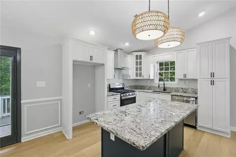 Kitchen - 11020 Knotty Pine Pl, Hampton, GA 30228 photo 1 of 4