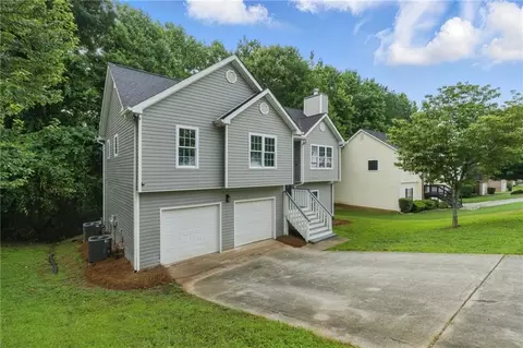 Exterior - 11020 Knotty Pine Pl, Hampton, GA 30228 photo 2 of 7