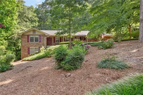325 Knoll Woods Dr, Roswell, GA 30075
