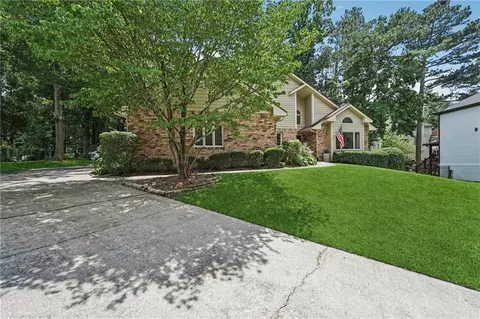 Exterior - 2011 Sturbridge Ln, Buford, GA 30519 photo 2 of 9