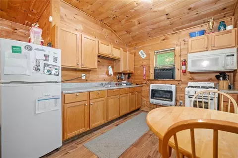Kitchen - 521 E Valley Rd NE, Rydal, GA 30171 photo 2 of 2