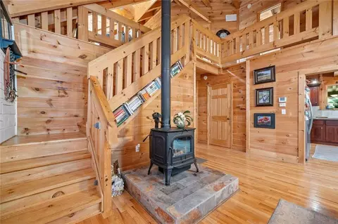 Entry Way - 521 E Valley Rd NE, Rydal, GA 30171 photo 2 of 3