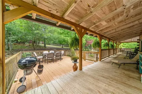 Exterior - 521 E Valley Rd NE, Rydal, GA 30171 photo 5 of 9