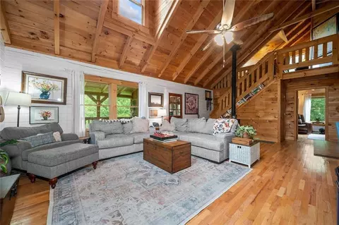 Living - 521 E Valley Rd NE, Rydal, GA 30171 photo 2 of 4
