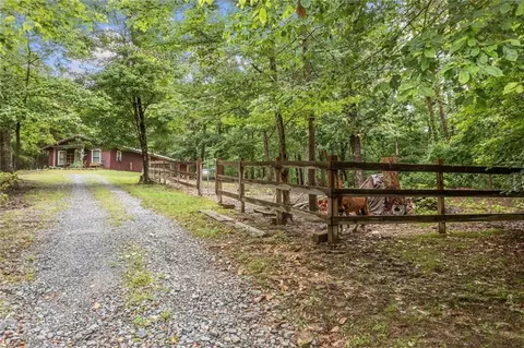 Exterior - 521 E Valley Rd NE, Rydal, GA 30171 photo 6 of 9