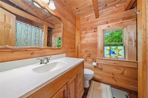 Bath - 521 E Valley Rd NE, Rydal, GA 30171 photo 3 of 4