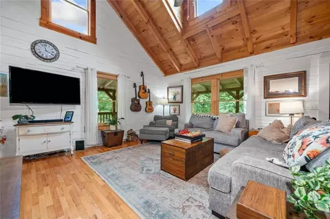 Living - 521 E Valley Rd NE, Rydal, GA 30171 photo 1 of 4