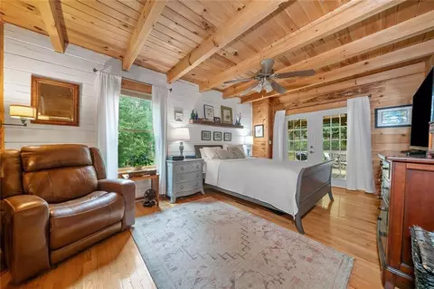 Bedroom - 521 E Valley Rd NE, Rydal, GA 30171 photo 2 of 5