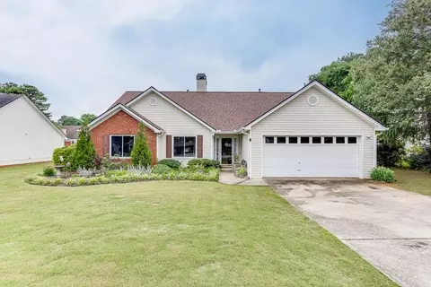 992 Harbins Pass Dr, Dacula, GA 30019