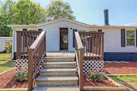 215 Lawrence St, Cornelia, GA 30531