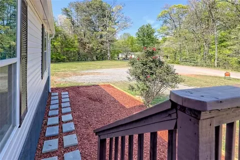 Exterior - 215 Lawrence St, Cornelia, GA 30531 photo 5 of 9