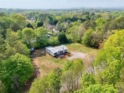 View/Area - 215 Lawrence St, Cornelia, GA 30531 photo 1 of 6