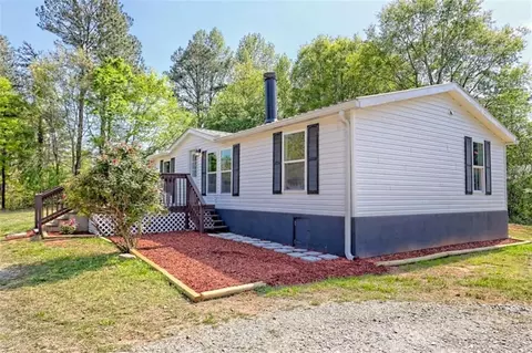 Exterior - 215 Lawrence St, Cornelia, GA 30531 photo 6 of 9