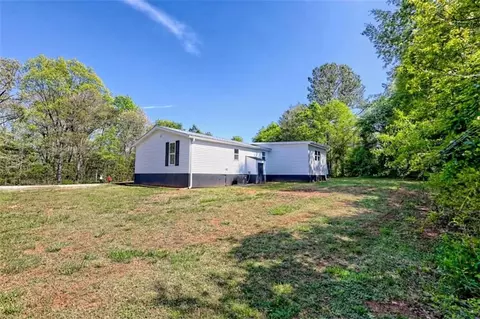 Exterior - 215 Lawrence St, Cornelia, GA 30531 photo 9 of 9