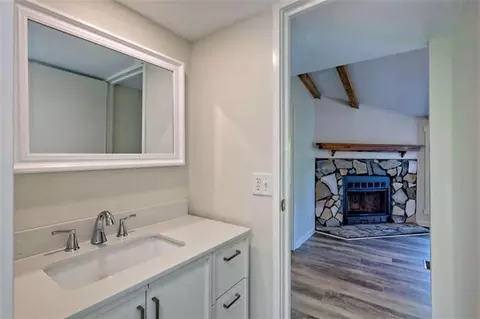 Bath - 215 Lawrence St, Cornelia, GA 30531 photo 4 of 4