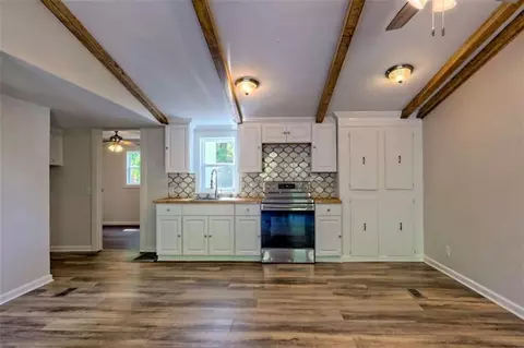 Entry Way - 215 Lawrence St, Cornelia, GA 30531 photo 2 of 5