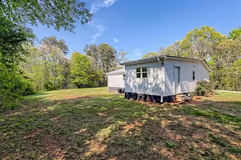 Exterior - 215 Lawrence St, Cornelia, GA 30531 photo 8 of 9