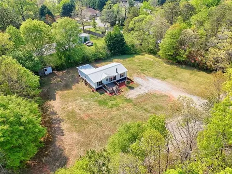 View/Area - 215 Lawrence St, Cornelia, GA 30531 photo 2 of 6
