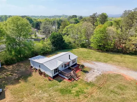 View/Area - 215 Lawrence St, Cornelia, GA 30531 photo 3 of 6
