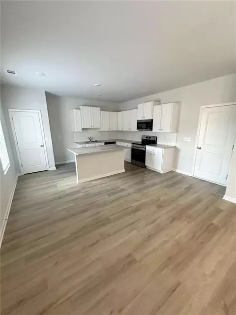 Kitchen - 131 Deer Xing, Temple, GA 30179 photo 1 of 1