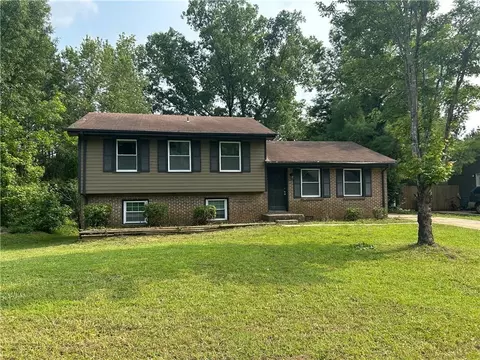 8415 Magnolia Dr, Jonesboro, GA 30238