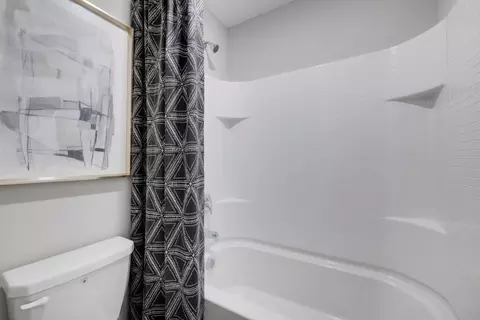 Bath - 1240 Arnhem Dr, Hampton, GA 30228 photo 1 of 3