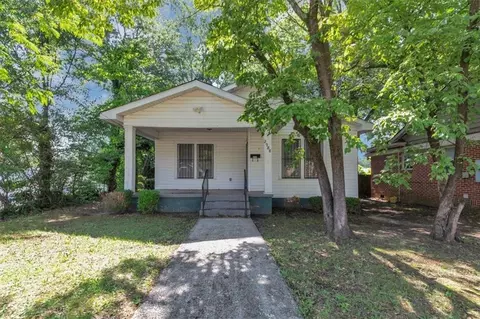 2988 E Point Pt, East Point, GA 30344