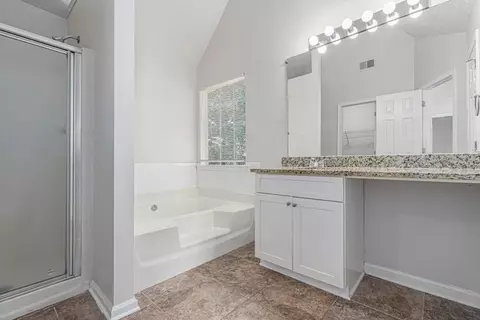 Bath - 625 Compton Ln, Mcdonough, GA 30253 photo 2 of 4
