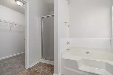 Bath - 625 Compton Ln, Mcdonough, GA 30253 photo 3 of 4