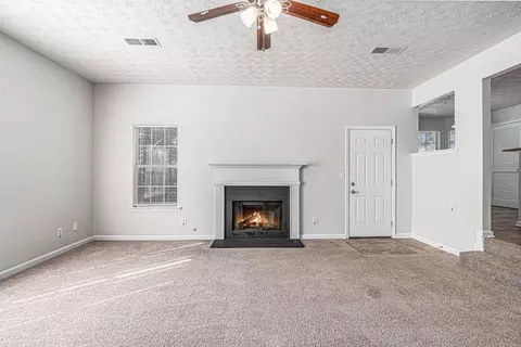 Living - 625 Compton Ln, Mcdonough, GA 30253 photo 3 of 5
