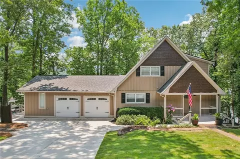 890 Lake Dr, Snellville, GA 30039