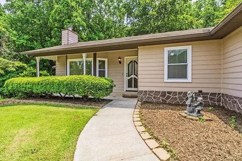 4655 Barnes Ct, Loganville, GA 30052