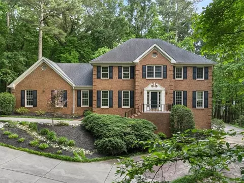 127 Roe Hampton Ln, Stone Mountain, GA 30087
