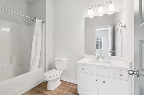 Bath - 480 Oconner Blvd, Athens, GA 30607 photo 1 of 2